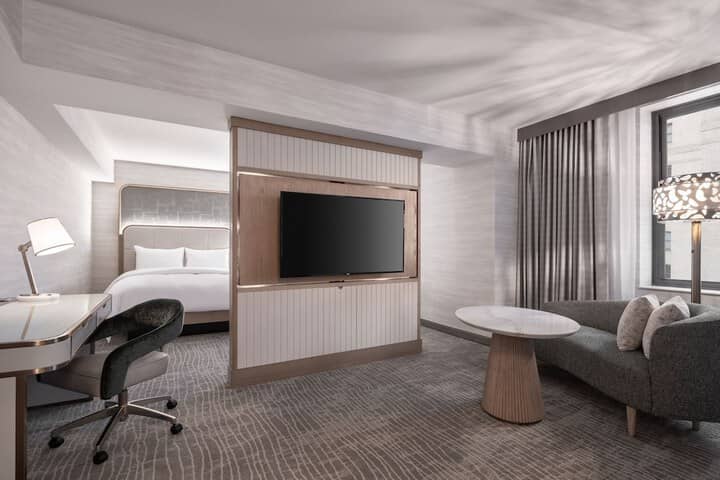 Room 33 of 110