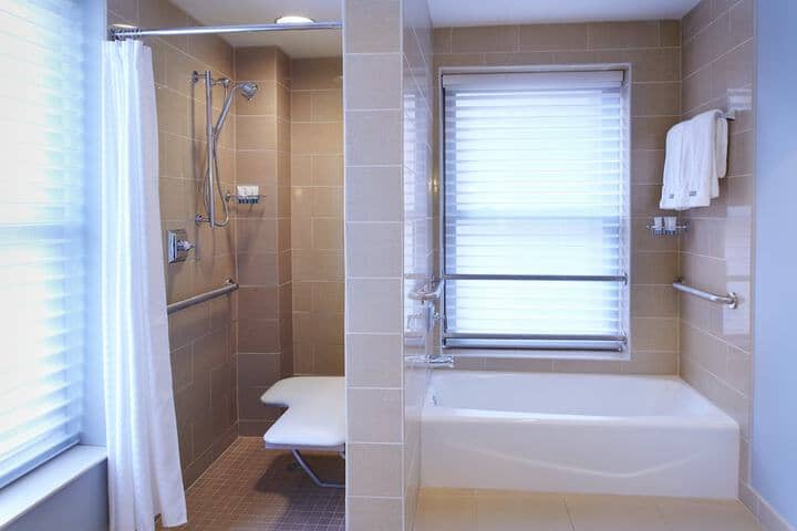 Room 35 of 110